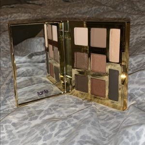 Neutral tone mini eyeshadow palette